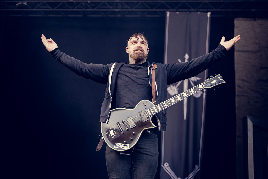 <a href='/artists/mass-hysteria/'>Mass Hysteria</a>