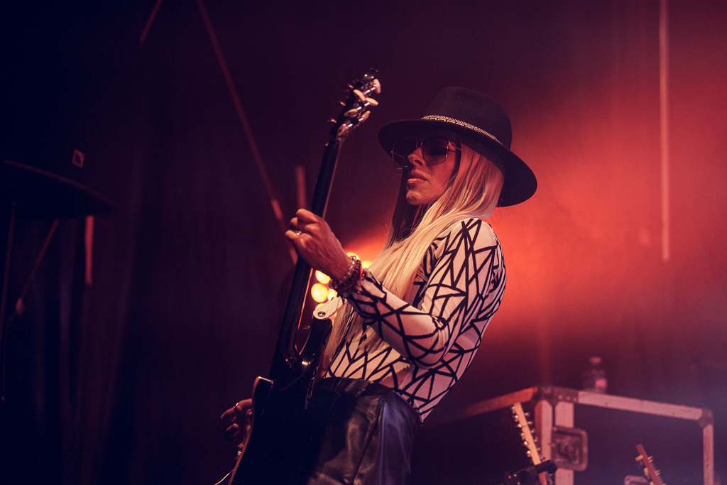<a href='/artists/orianthi/'>Orianthi</a>