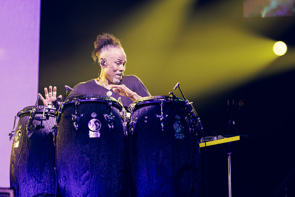 <a href='/artists/santana/'>Santana</a>
