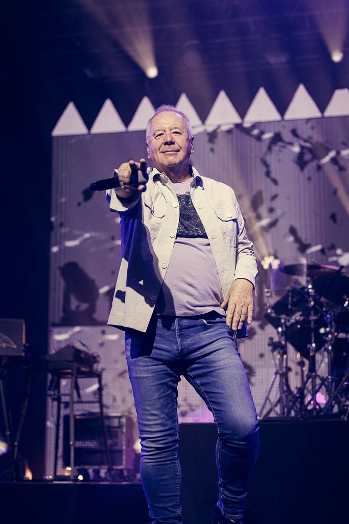 <a href='/artists/simple-minds/'>Simple Minds</a>