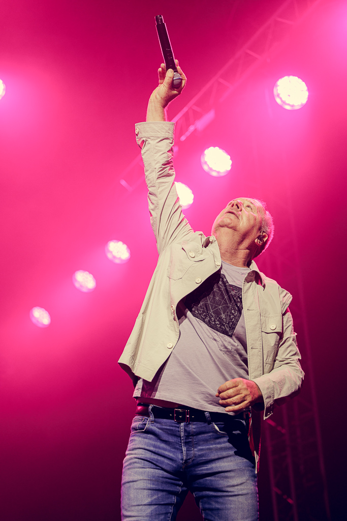 <a href='/artists/simple-minds/'>Simple Minds</a>