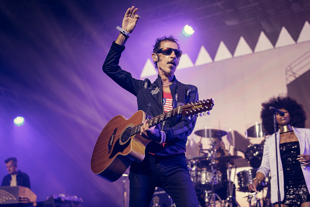 <a href='/artists/simple-minds/'>Simple Minds</a>