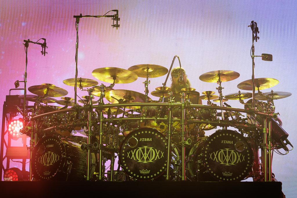 <a href='/artists/dream-theater/'>Dream Theater</a>