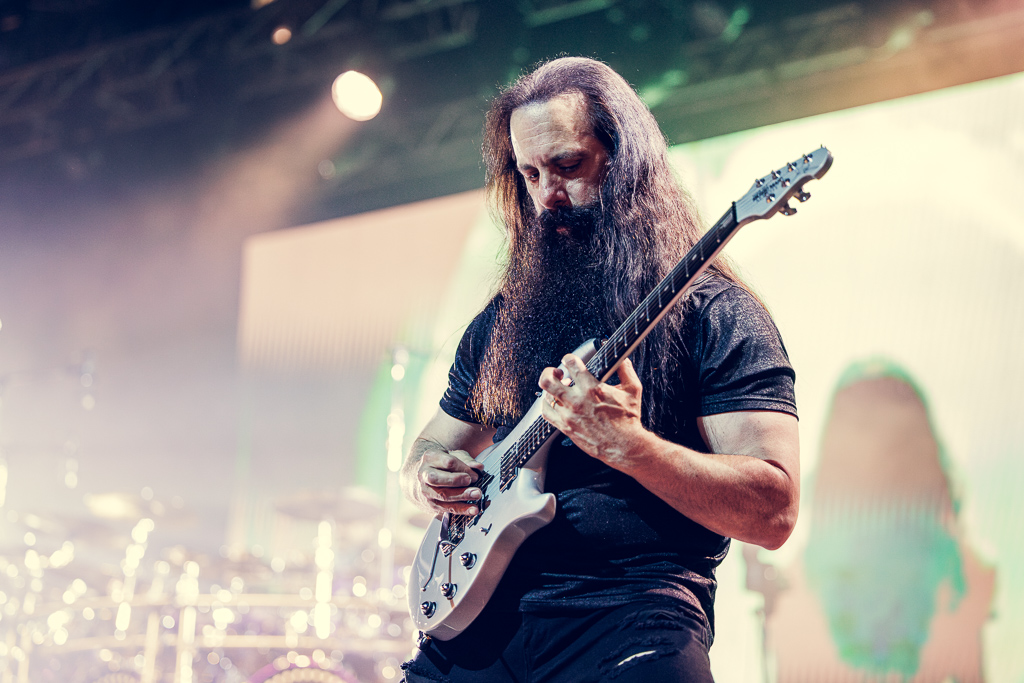 <a href='/artists/dream-theater/'>Dream Theater</a>