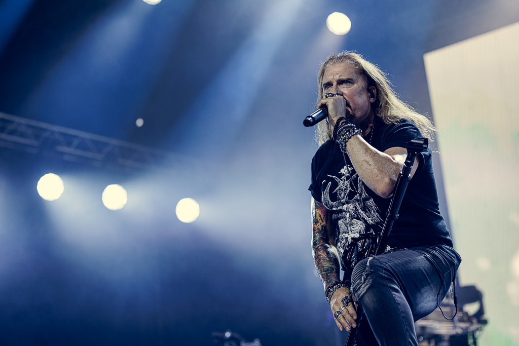 <a href='/artists/dream-theater/'>Dream Theater</a>