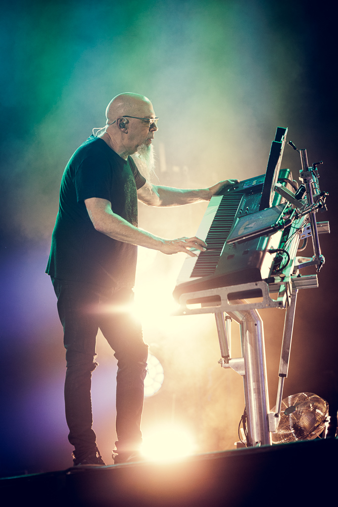 <a href='/artists/dream-theater/'>Dream Theater</a>