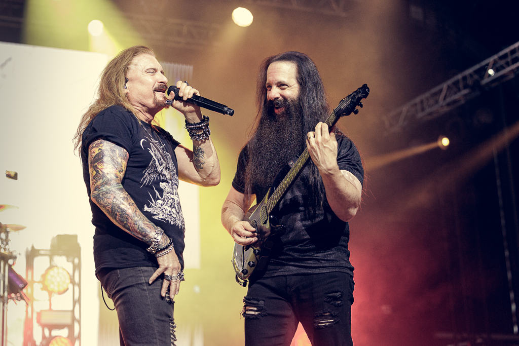 <a href='/artists/dream-theater/'>Dream Theater</a>