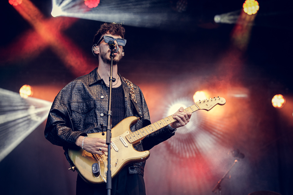 <a href='/artists/saults/'>Saults</a>