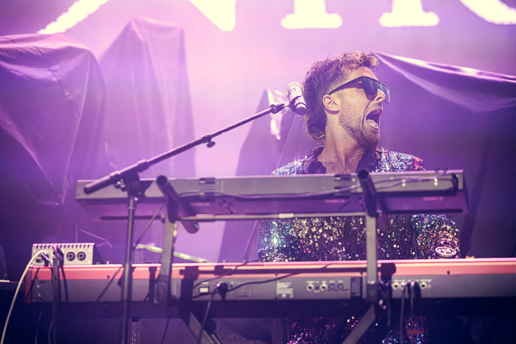 <a href='/artists/nik-west/'>Nik West</a>