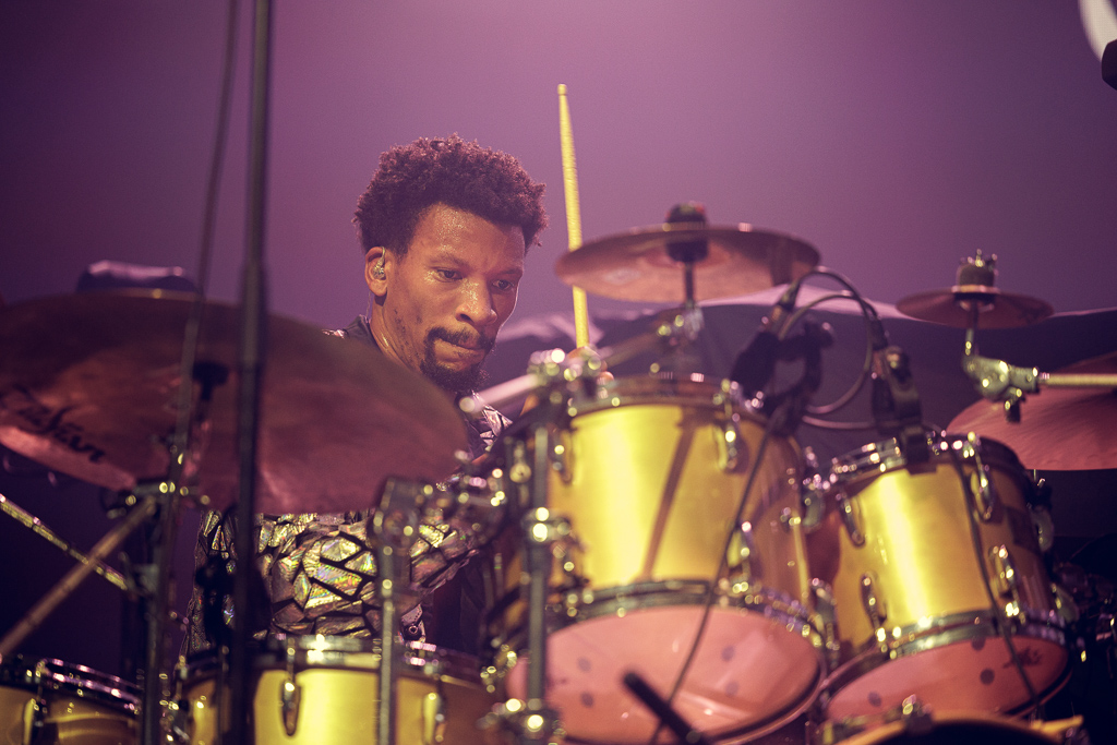 <a href='/artists/nik-west/'>Nik West</a>