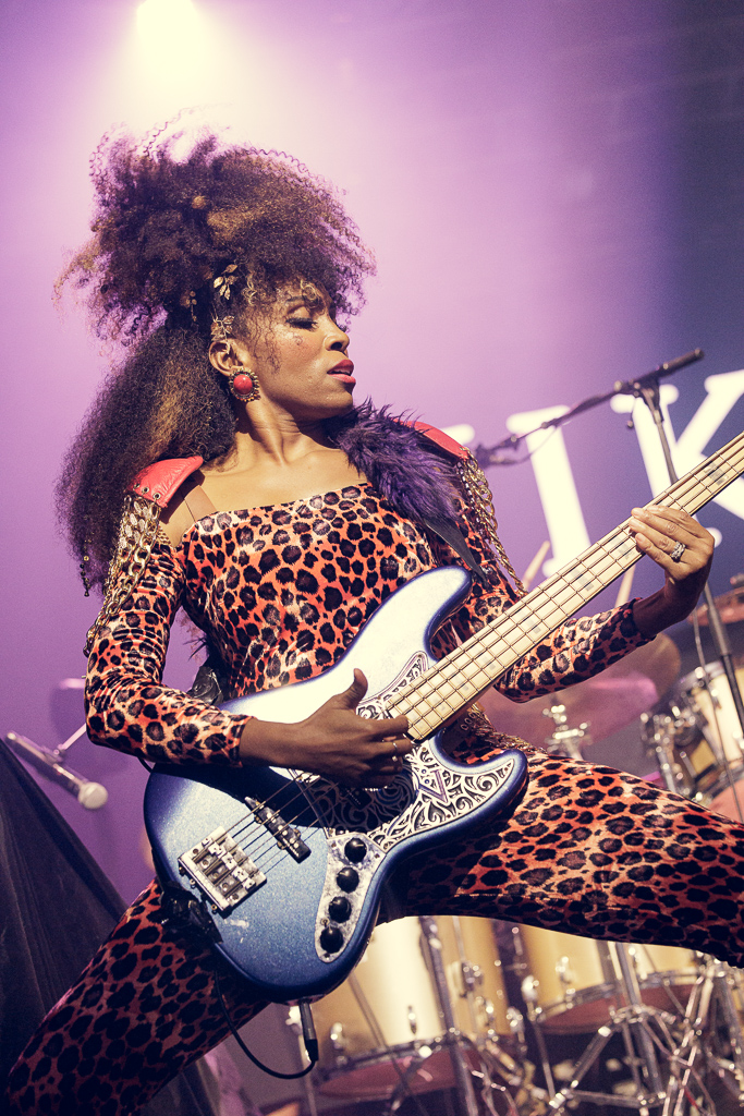 <a href='/artists/nik-west/'>Nik West</a>