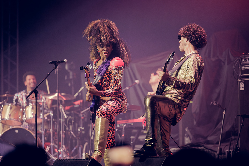 <a href='/artists/nik-west/'>Nik West</a>