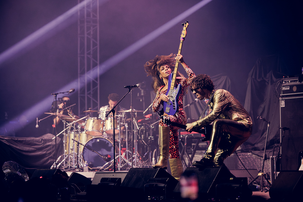 <a href='/artists/nik-west/'>Nik West</a>