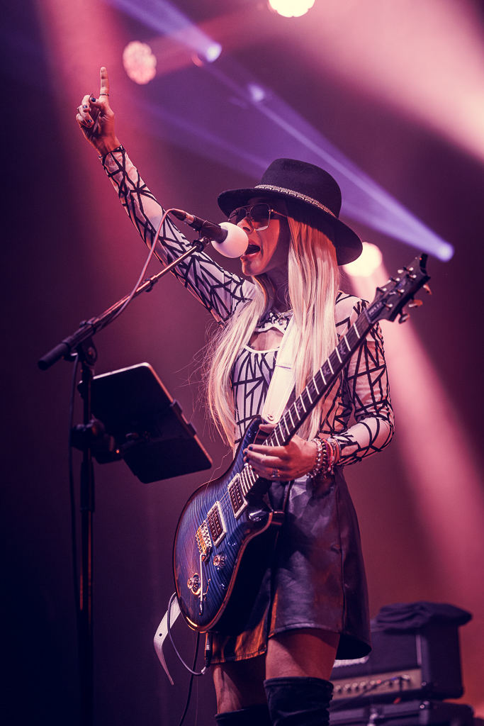 <a href='/artists/orianthi/'>Orianthi</a>