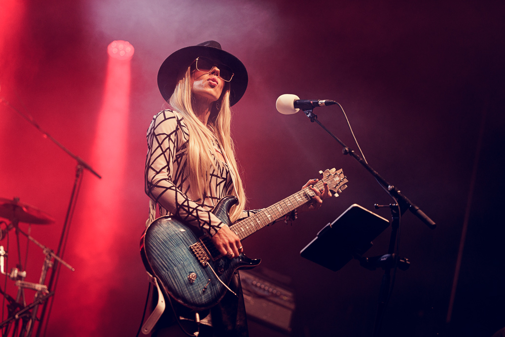<a href='/artists/orianthi/'>Orianthi</a>