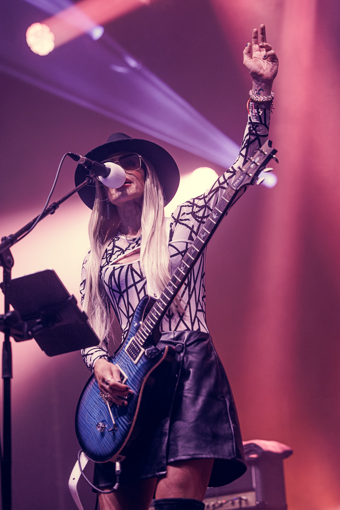 <a href='/artists/orianthi/'>Orianthi</a>