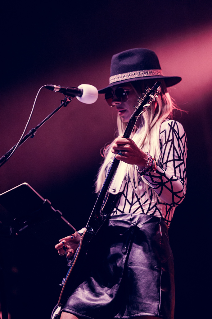 <a href='/artists/orianthi/'>Orianthi</a>