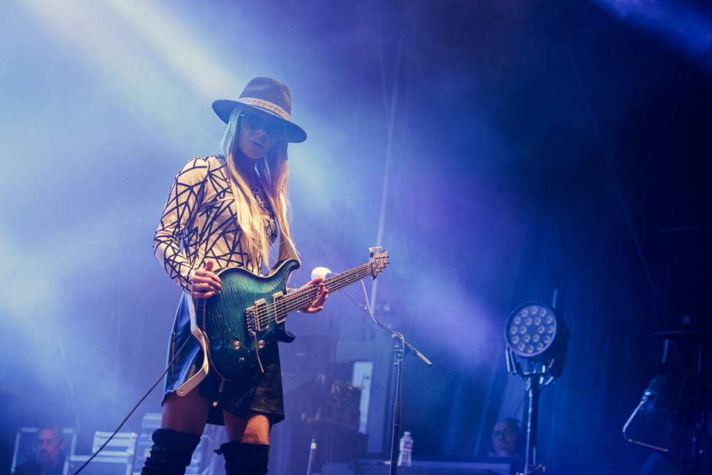 <a href='/artists/orianthi/'>Orianthi</a>