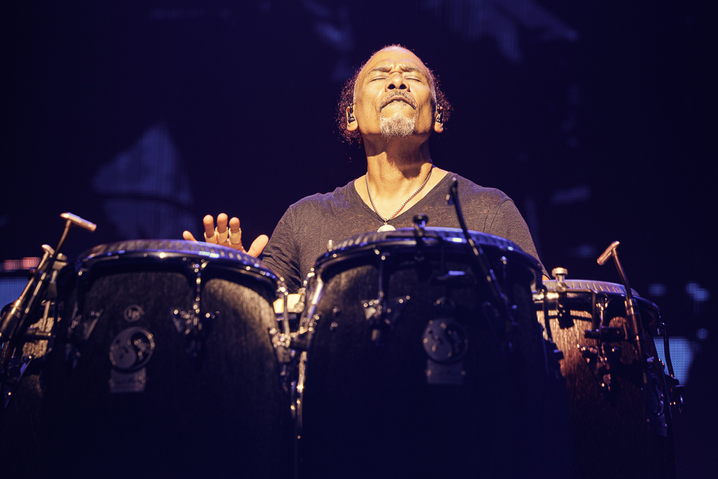 <a href='/artists/santana/'>Santana</a>