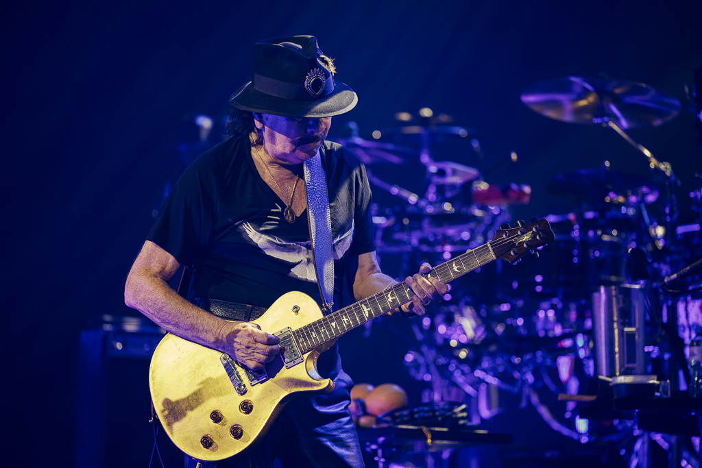 <a href='/artists/santana/'>Santana</a>