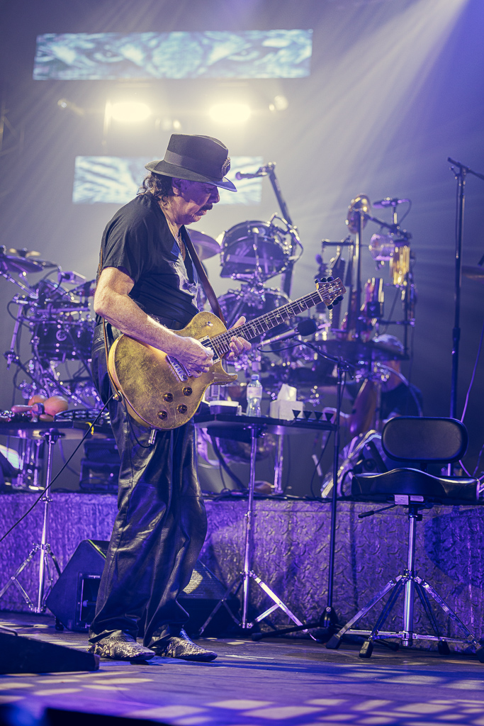 <a href='/artists/santana/'>Santana</a>