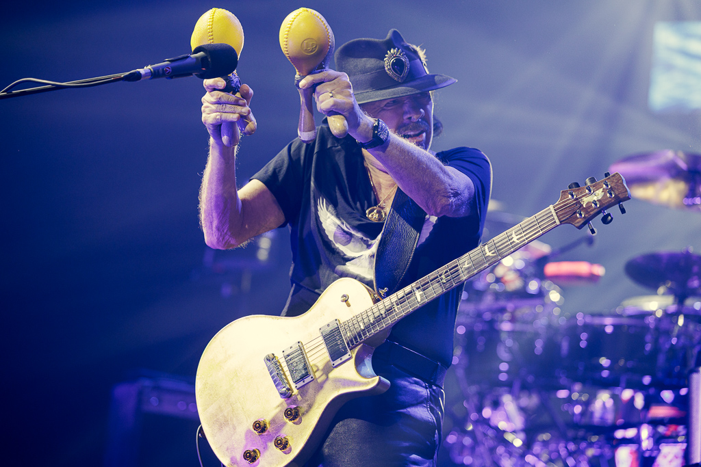 <a href='/artists/santana/'>Santana</a>