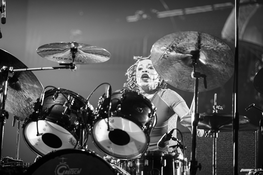 <a href='/artists/santana/'>Santana</a>