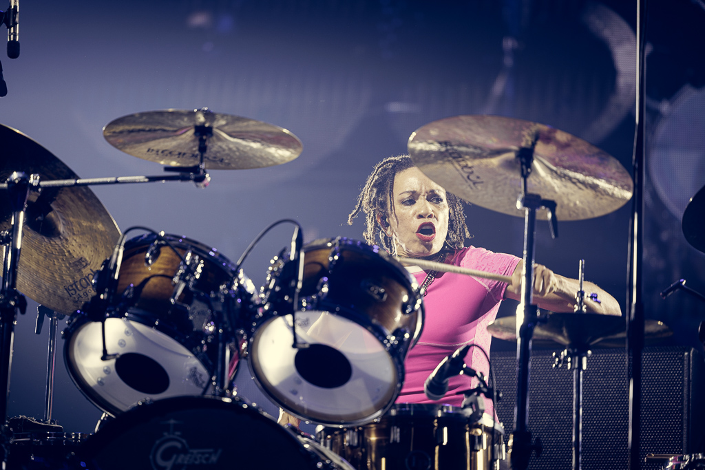 <a href='/artists/santana/'>Santana</a>