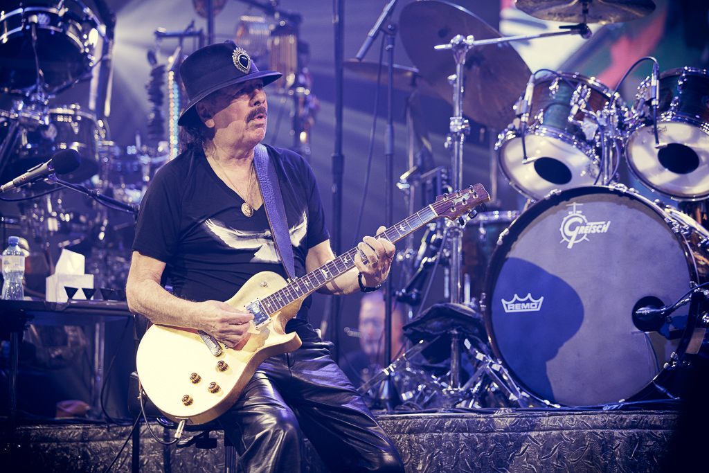 <a href='/artists/santana/'>Santana</a>