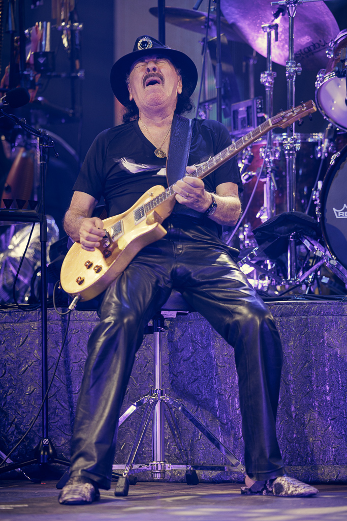 <a href='/artists/santana/'>Santana</a>