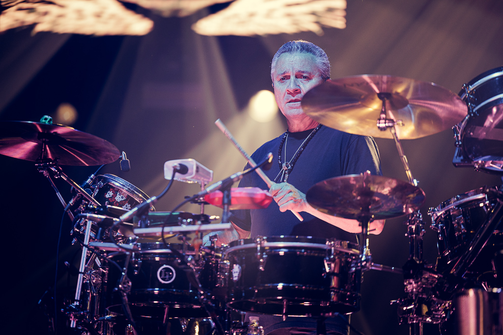 <a href='/artists/santana/'>Santana</a>