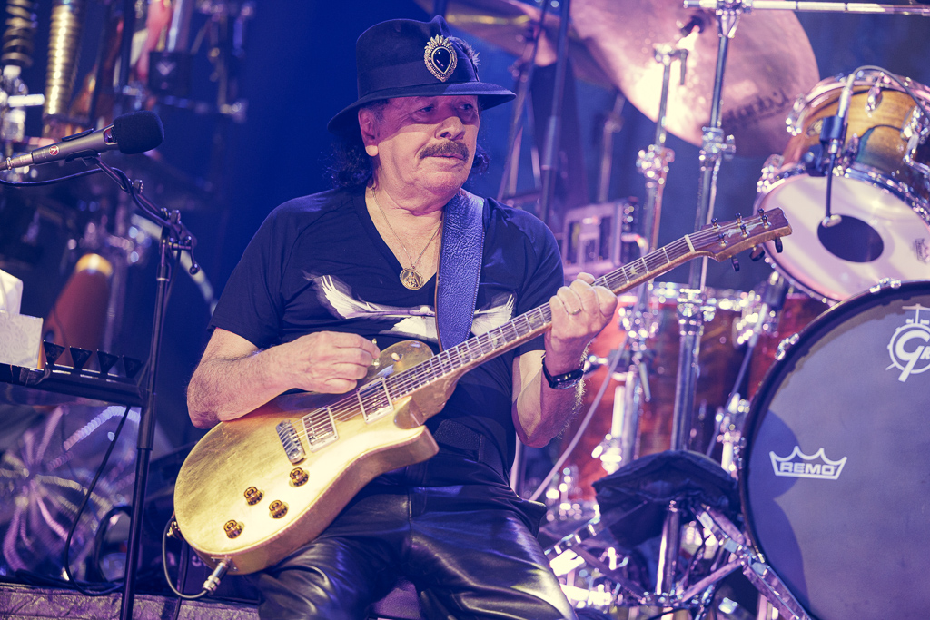 <a href='/artists/santana/'>Santana</a>