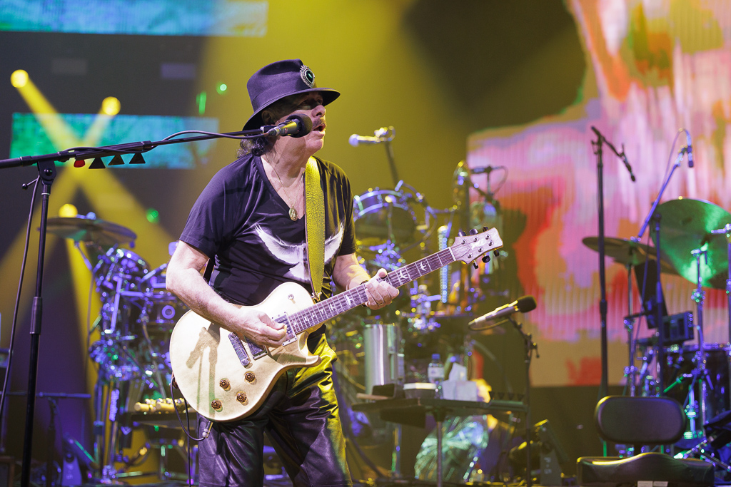 <a href='/artists/santana/'>Santana</a>