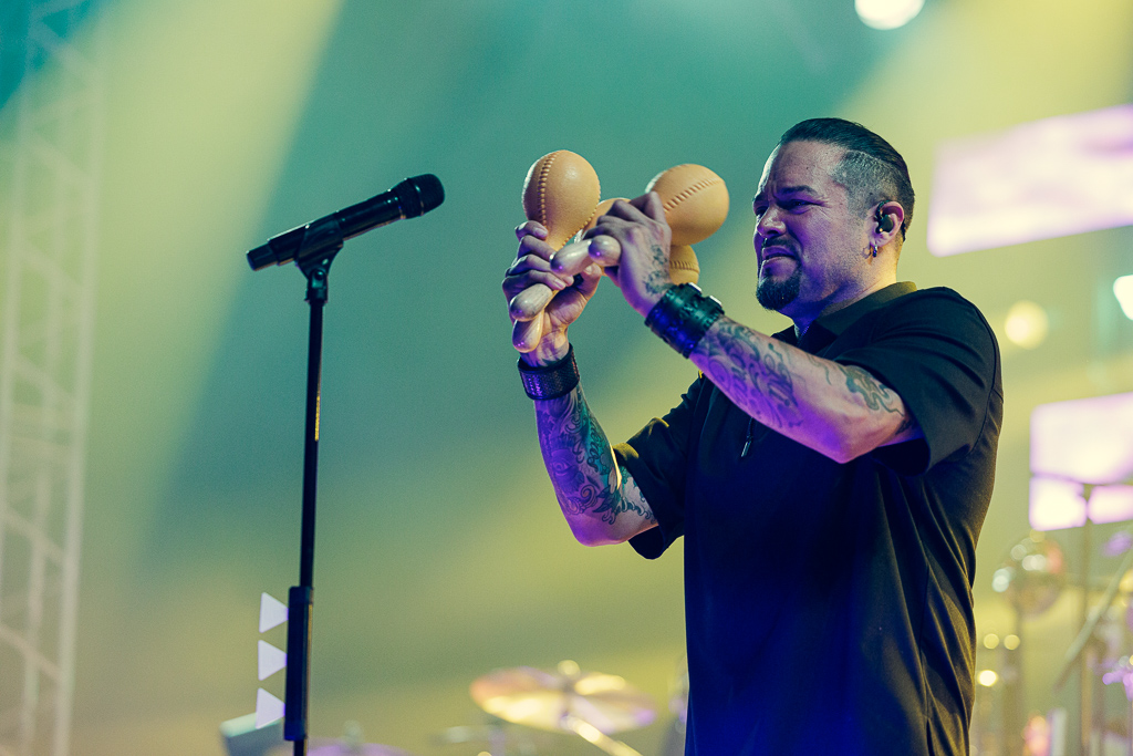 <a href='/artists/santana/'>Santana</a>