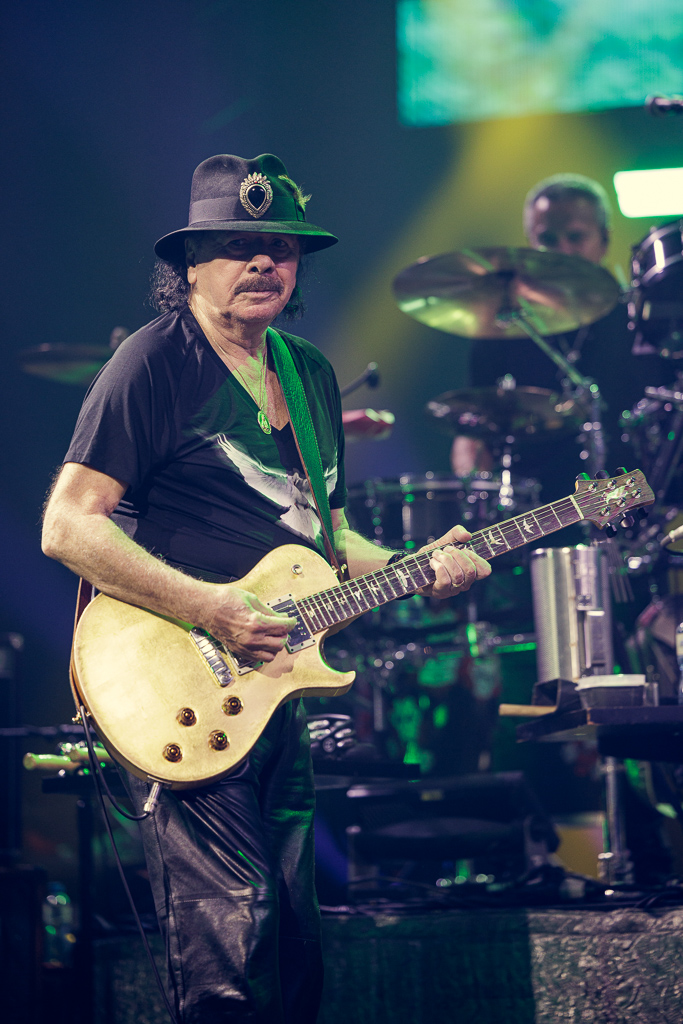 <a href='/artists/santana/'>Santana</a>