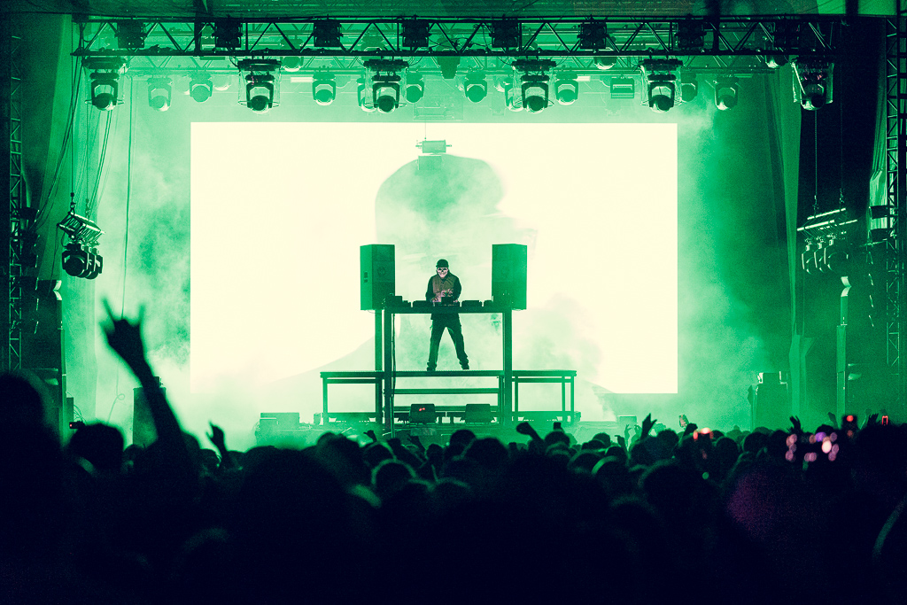 <a href='/artists/vladimir-cauchemar/'>Vladimir Cauchemar</a>