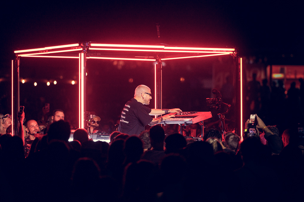 <a href='/artists/mosimann/'>Mosimann</a>