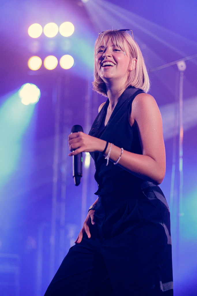 <a href='/artists/lou-beurier/'>Lou Beurier</a>