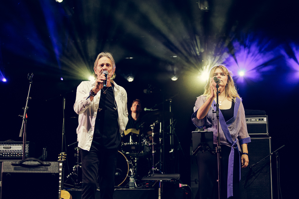 <a href='/artists/murray-head/'>Murray Head</a>