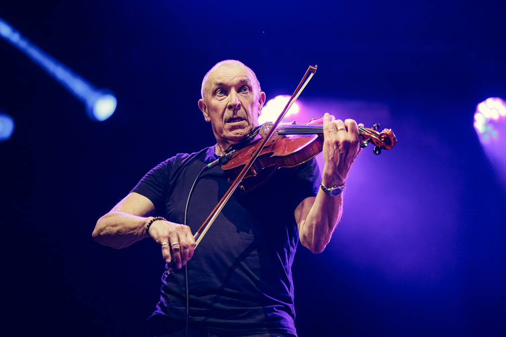 <a href='/artists/murray-head/'>Murray Head</a>