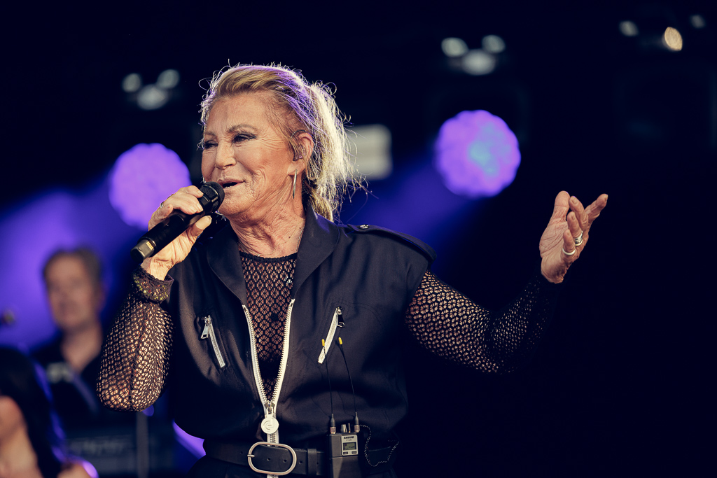 <a href='/artists/sheila/'>Sheila</a>