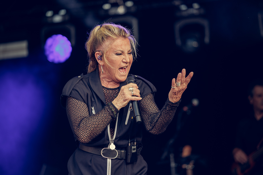 <a href='/artists/sheila/'>Sheila</a>