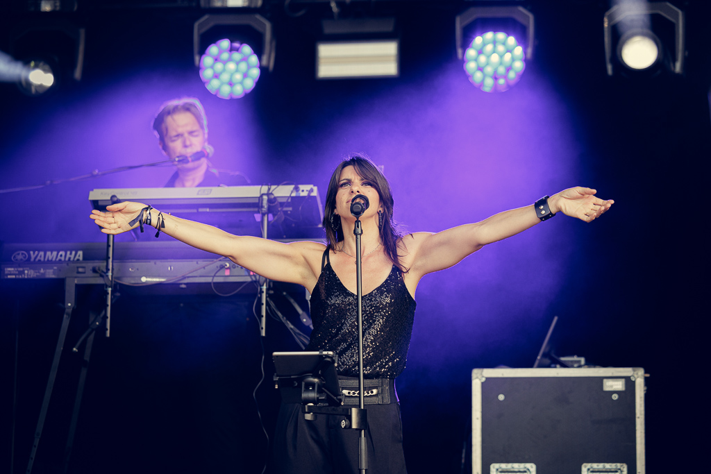 <a href='/artists/sheila/'>Sheila</a>