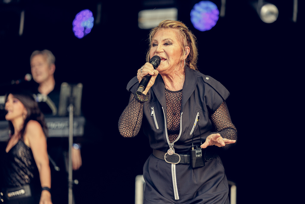 <a href='/artists/sheila/'>Sheila</a>