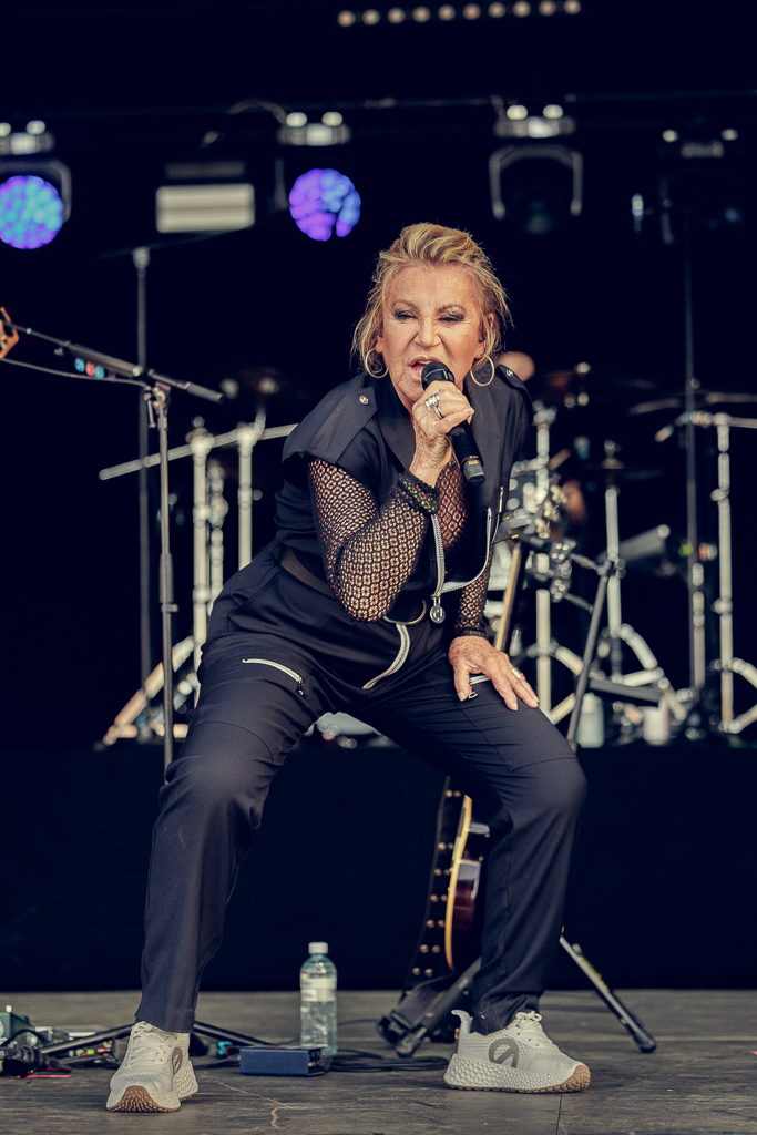 <a href='/artists/sheila/'>Sheila</a>