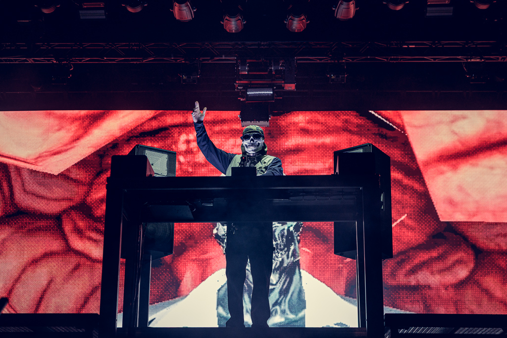 <a href='/artists/vladimir-cauchemar/'>Vladimir Cauchemar</a>