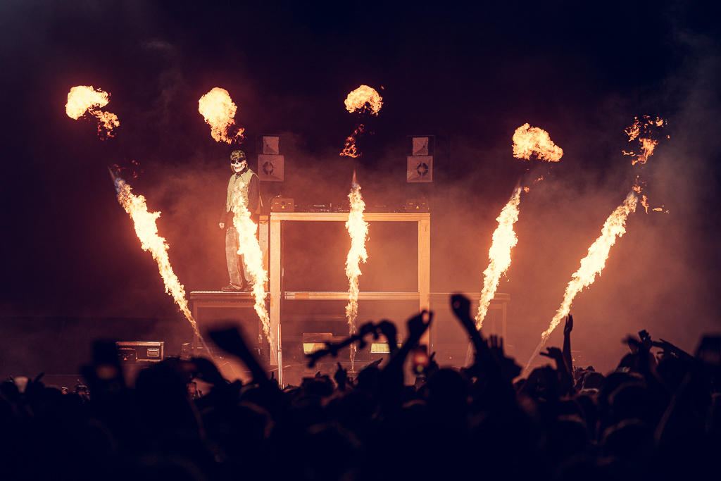 <a href='/artists/vladimir-cauchemar/'>Vladimir Cauchemar</a>