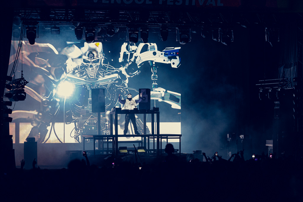 <a href='/artists/vladimir-cauchemar/'>Vladimir Cauchemar</a>