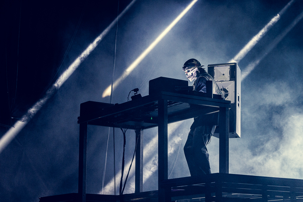 <a href='/artists/vladimir-cauchemar/'>Vladimir Cauchemar</a>