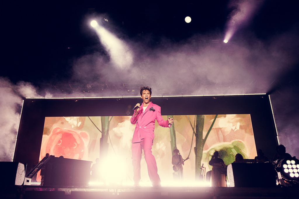 <a href='/artists/mika/'>MIKA</a>